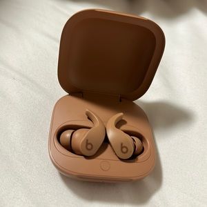 Beats fit pro x kim kardashian